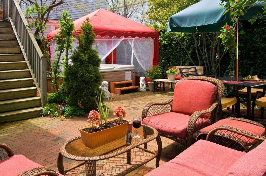 Queen Vic Guest House (Adults Only) Provincetown Exterior photo